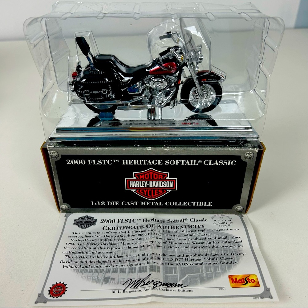 2000 FLSTC HERITAGE SOFTAIL CLASSIC 1:18 DIE CAST METAL COLLECTIBLE
